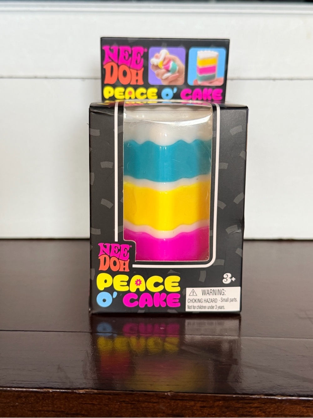 Peace O' Cake Layered Squishy Toy - White, Teal, Yellow, Pink Needoh